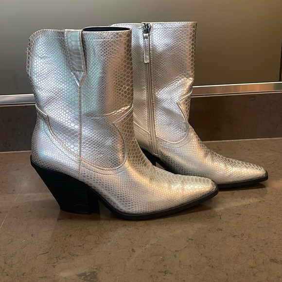 Scoop Silver Women’s Western-Style Booties size 9 - Picture 3 of 7